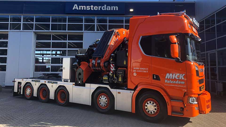 Mick Volendam groep neemt de zwaarste cabinekraan in gebruik